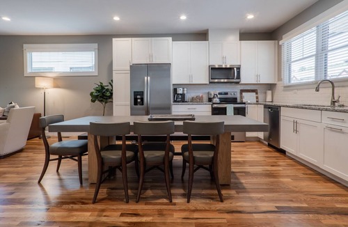 Woodfin Villa | Weeping Willow | Upscale Retreat for Friends or Family | Hot Tub and Close to Downtown!