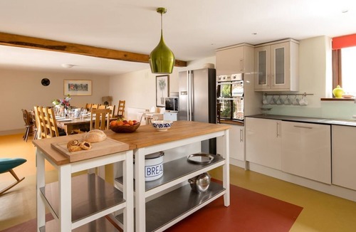Kingswear House | Weirmarsh Big Barn. Large barn conversion with large hot tub and games room.