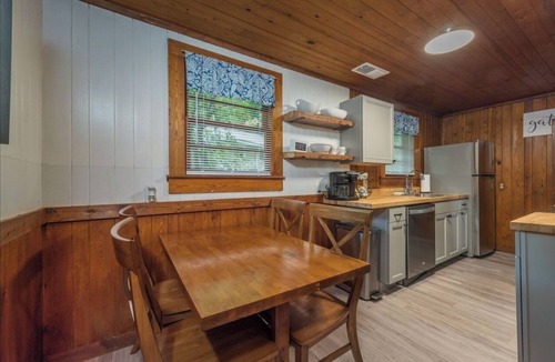 Chimney Rock Cabin | Welcome Back! Cozy Cabin in Chimney Rock! Short walk to town!