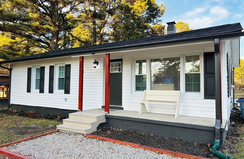 Battleboro House | Welcome To Cozy Living! Peaceful & Simple 7 mins to NC Wesleyan 15min to R.Mount