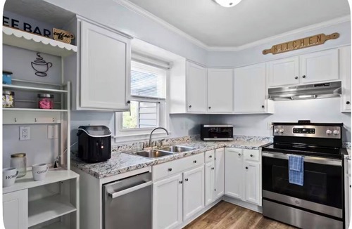 Norfolk House | Welcome to Gladstone Family Getaway!