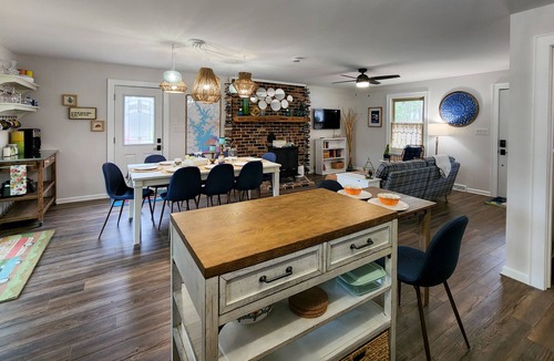 Mooresville House | Welcome to Kingfisher Cabin!