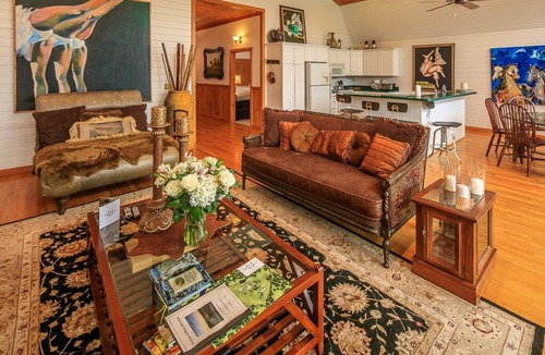 Hendersonville House | Welcome to The Horse Shoe Farm.