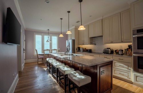 Southwest Raleigh House | Welcome to The Oaks @ The Oberlin Palais . . . Your Luxury, Fun & Comfort Destination—Golf-Theatre-Fire Pit—in the Heart of Raleigh!