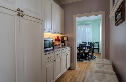 Southwest Raleigh House | Welcome to The Oaks @ The Oberlin Palais . . . Your Luxury, Fun & Comfort Destination—Golf-Theatre-Fire Pit—in the Heart of Raleigh!