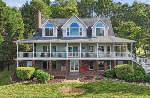 Lake Norman of Catawba House | Welcome to Wake and Lake - Beautiful Waterfront Home with Great Amenities!