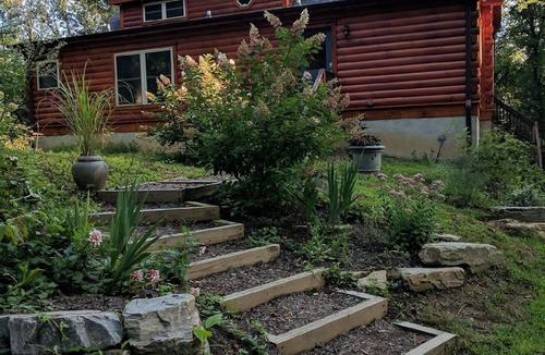 Fletcher Cabin | Welcome to Winghaven & Asheville! Secluded yet convenient to shops & food