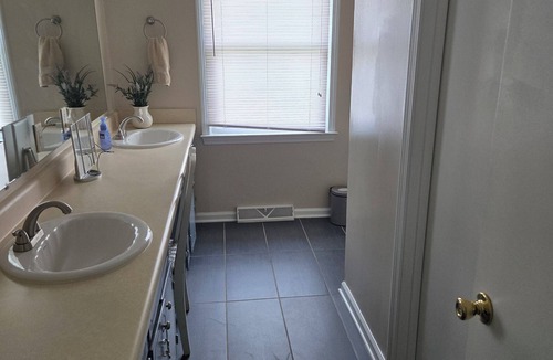 Terrell House | Welcoming 3-bedroom house with AC in Lake Norman of Catawba