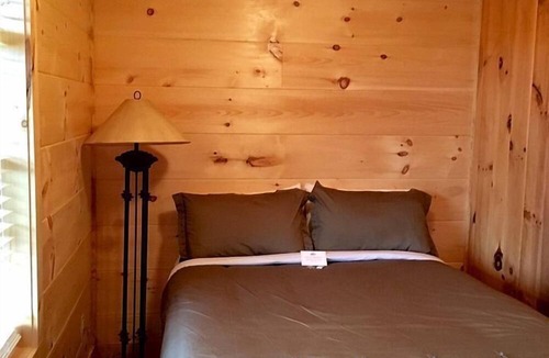 Purlear Cabin | Welcoming Cabin Rental with Modern Amenities in Blue Ridge Mountains, North Carolina
