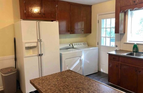 Cary House | ★Welcoming Cary Townhome★King Bed★Long Term Stays★