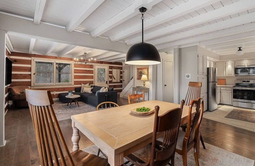 Smithville Cabin | Welcoming Retreat w/Fire Pit and Pizza Oven. Kid and Pet Friendly.
