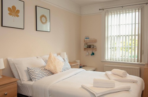 Bootle Hotel | Well equipped Double room @The Jollys