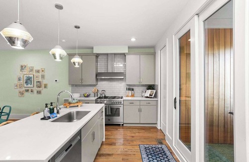 Eighth Avenue House | Wellness Retreat | 8th + 12th Ave South