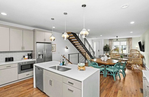 Eighth Avenue House | Wellness Retreat | 8th + 12th Ave South