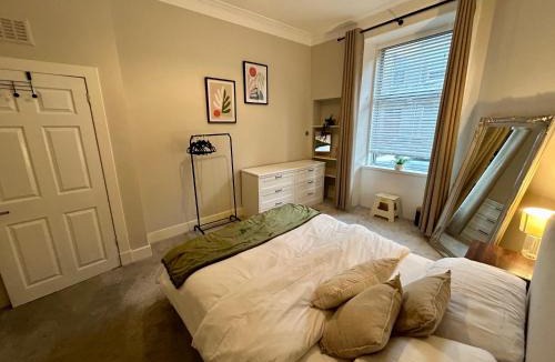 Dumbarton Apartment | West Dunbartonshire Flat, near Loch Lomond