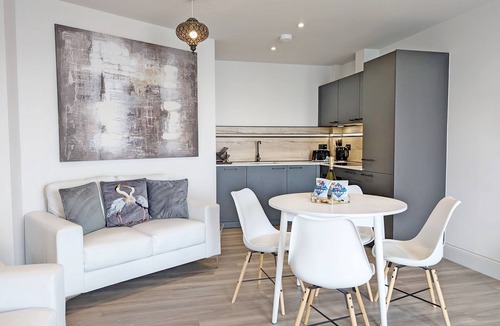 Bognor Regis Cottage | West Lodge, Bognor Regis - a flat that sleeps 4 guests in 2 bedrooms