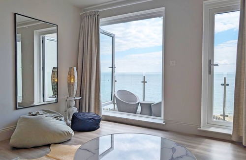 Bognor Regis Cottage | West Lodge, Bognor Regis - a flat that sleeps 4 guests in 2 bedrooms