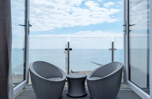 Bognor Regis Cottage | West Lodge, Bognor Regis - a flat that sleeps 4 guests in 2 bedrooms