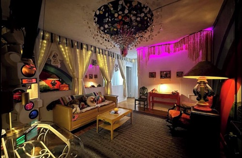 Winston - Salem House | West Salem Art Hotel: Artful Lodging and Lodging for Art.