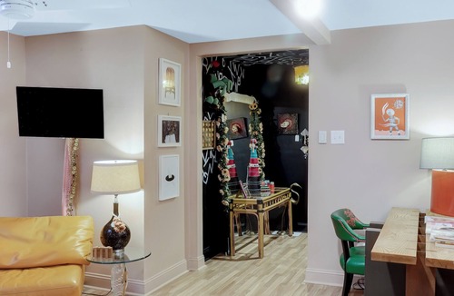 Winston - Salem House | West Salem Art Hotel: Artful Lodging and Lodging for Art.