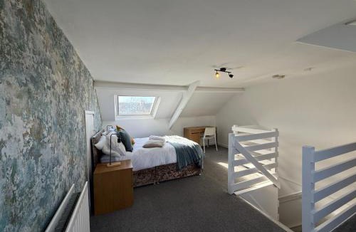 Gateshead Apartment | Westbrne-Spacious 4 Bedroom Sleeps 7 Contractor Stay