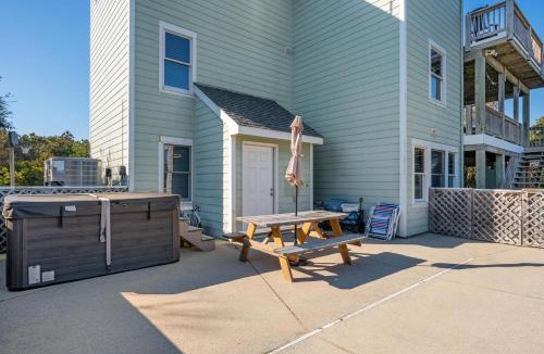 Whalehead Beach House | WH582 Beachnuts Too