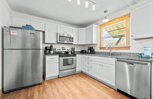 South Nags Head Cottage | Whalebone Oceanside 4 Bedroom Cottage E