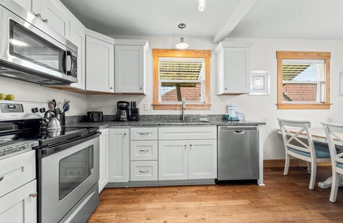 South Nags Head Cottage | Whalebone Oceanside 4 Bedroom Cottage E