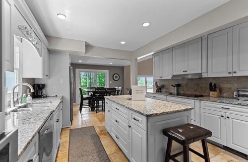 Lake Norman of Catawba House | What a View! Perfect Family Meeting Place. BIG Views! Private.