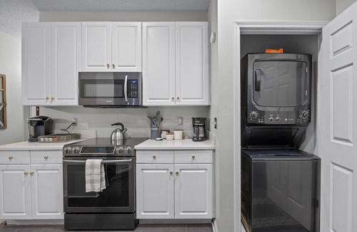 Murraysville House | Wheatfields Home · Amazing Location+Fire Pit+Games| Backyard Bungalow