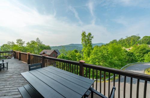 Wolf Laurel House | Whiskey Hills - Newly Remodeled Luxury Cabin with Hot Tub, Incredible Views close to Asheville, walk to Hatley Pointe & Ski!