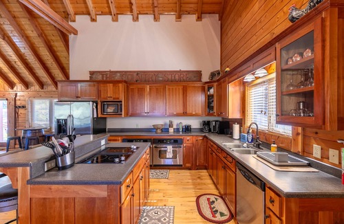 Jefferson House | Whiskey River by the New - hot tub, game room, New River access!