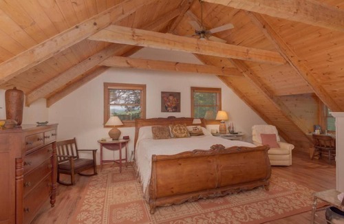 Hendersonville House | Whispering Creek Cabin at DuPont Forest