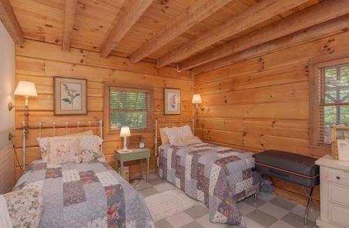 Hendersonville House | Whispering Creek Cabin at DuPont Forest