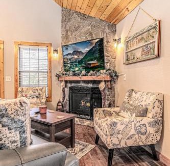 Qualla House | Whispering Pines Cabin