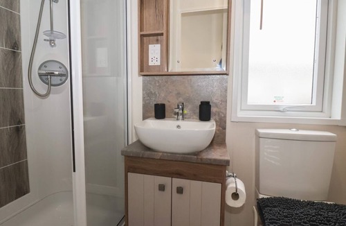 Cayton Bay Cabin | Whispering Willows, Cayton Bay