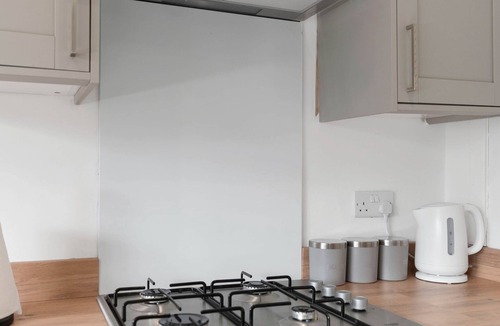Whitburn House | Whitburn 3BR Stay Free Parking Quick M8 Access