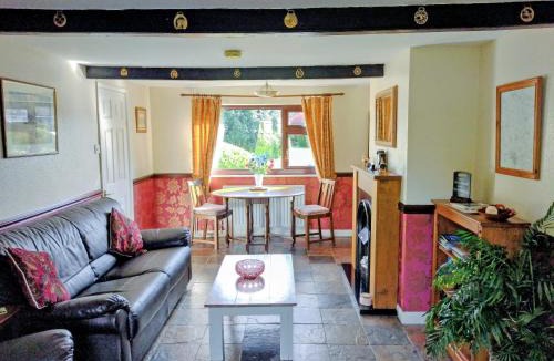 Horncastle House | White Cottage