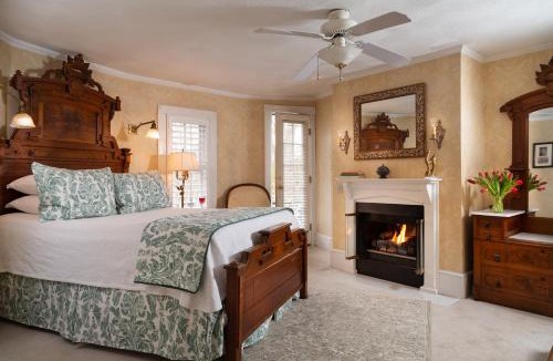 Historic Downtown Manteo Bed & Breakfast | White Doe Inn Bed & Breakfast