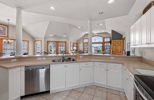 Buck Island House | White Dolphin: Hot Tub | Pool Access | Pets OK