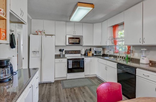 Cross-County House | White Oak 4BR @ Patterson Place