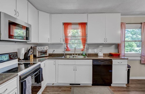 Cross-County House | White Oak 4BR @ Patterson Place