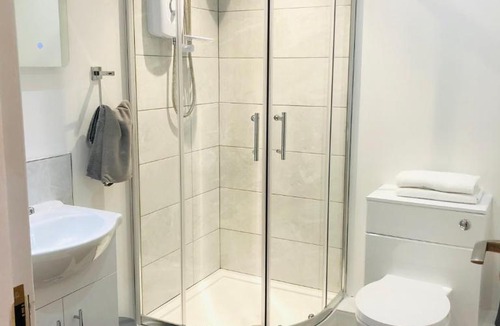 Dumbarton Apartment | Whiteley’s Cottages studio