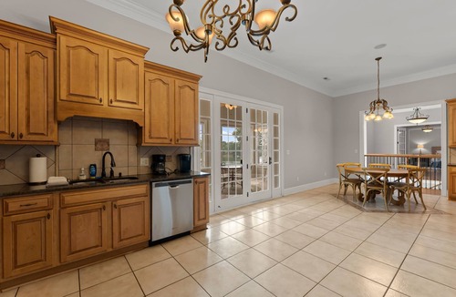 Troutman House | Whitetail Cove by AvantStay | Lakefront w/Pool + Private Dock | Sleeps 20