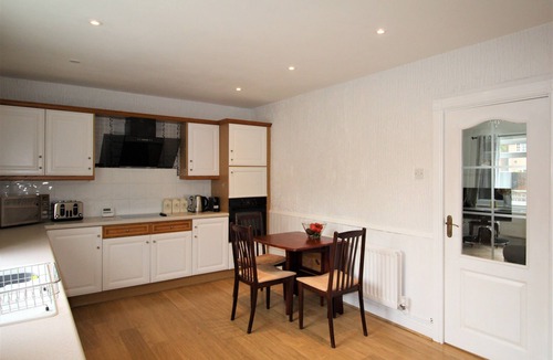 Whitley Bay House | Whitley Bay House Sleeps 6 with Garden