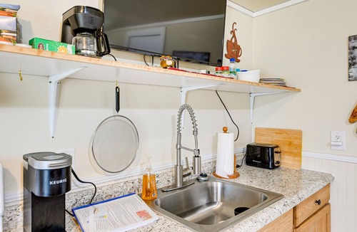 Qualla Apartment | Whittier Vacation Rental Cabin in Tranquil Setting