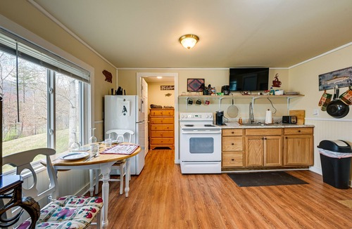 Qualla Apartment | Whittier Vacation Rental Cabin in Tranquil Setting