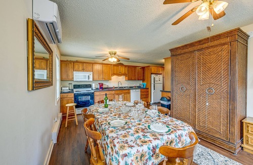 Qualla Cabin | Whittier Vacation Rental Cabin w/Private Hot Tub