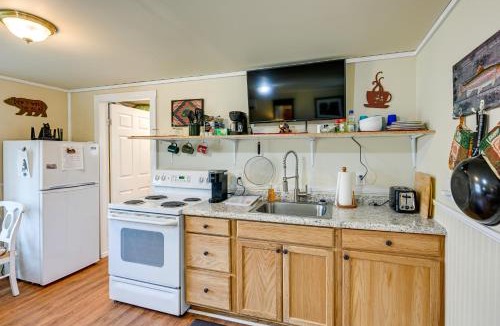 Qualla Apartment | Whittier Vacation Rental Cabin in Tranquil Setting