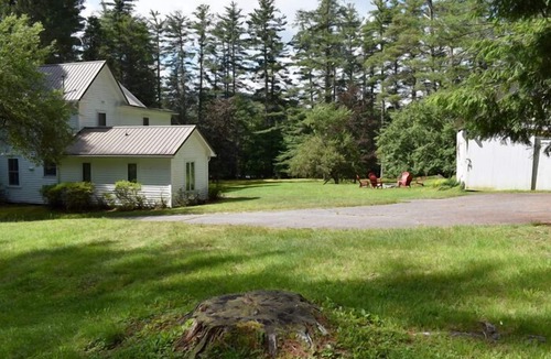 Highlands House | Whittle Pines- Walk to town, churches, shopping, library and more
